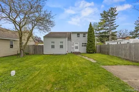 25884 Leach St, Roseville, MI 48066
