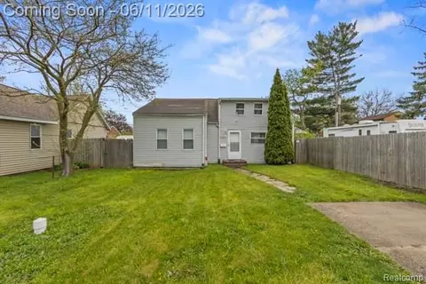 25884 Leach St, Roseville, MI 48066