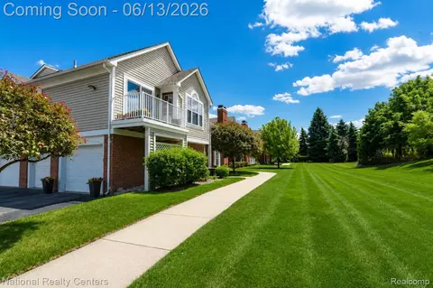 4033 Berkshire Dr, Sterling Heights, MI 48314