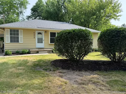 6509 Silver Lake Rd, Fenton, MI 48451