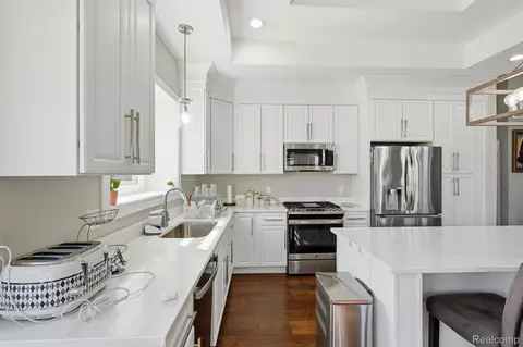 Kitchen - 19077 Thompson Dr, Macomb, MI 48042 photo 3 of 4