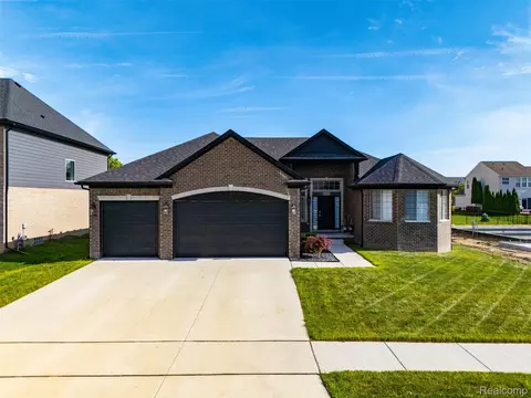 19077 Thompson Dr, Macomb, MI 48042