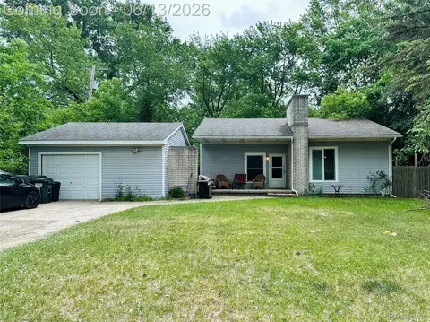 3505 Bendelow Rd, Rochester Hills, MI 48307