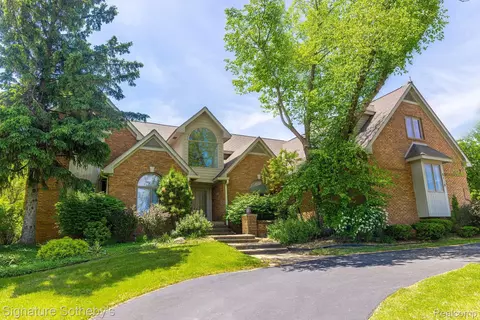 4156 Marlwood Dr, West Bloomfield, MI 48323