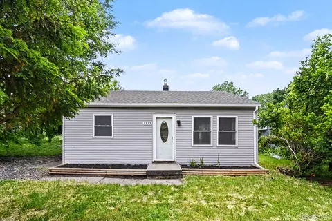 3235 Young Ave, Lansing, MI 48906