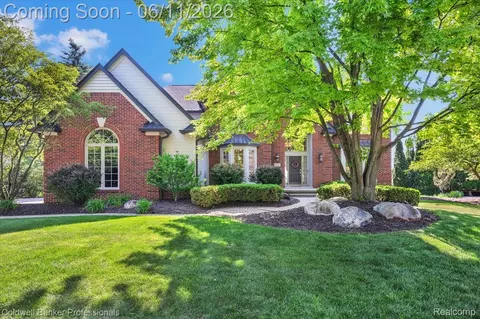 1399 Pebble Ridge Dr, Rochester, MI 48307