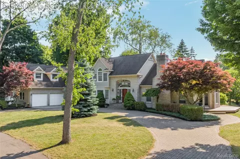 905 Spring Dr, Northville, MI 48167
