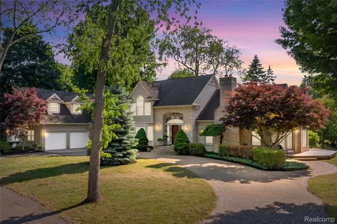 905 Spring Dr, Northville, MI 48167