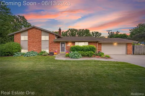 24100 Alpine St, Clinton Township, MI 48036
