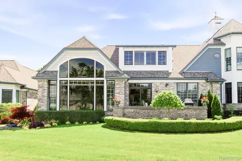 954 Edison Shores Ct, Port Huron, MI 48060