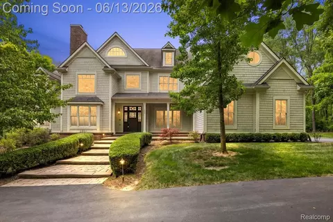 1600 S Hickory Ridge Trl, Milford, MI 48380