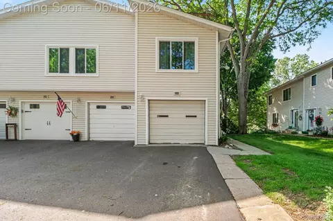 838 Corners Ct, Orion, MI 48362