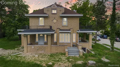 21855 Schoenherr Rd, Warren, MI 48089