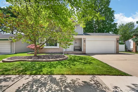 21659 Birch St, Woodhaven, MI 48183