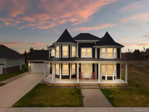 19433 Rachael Dr, Macomb, MI 48042