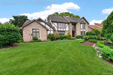 30693 Huntsman Dr E, Farmington Hills, MI 48331