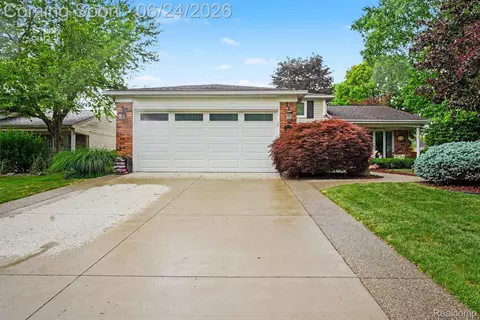 5997 Marble Dr, Troy, MI 48085
