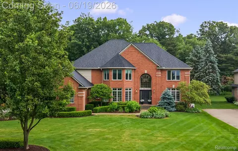 2609 Pebble Beach Dr, Oakland, MI 48363