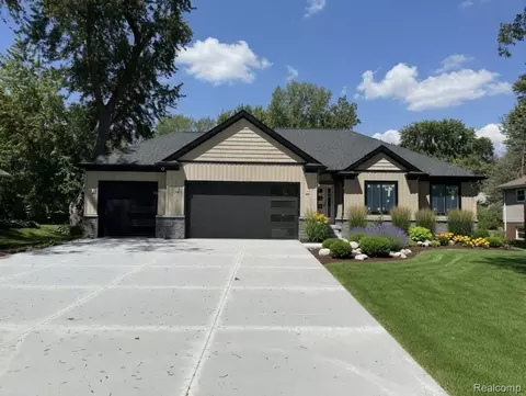 39125 Chartier St, Harrison, MI 48045