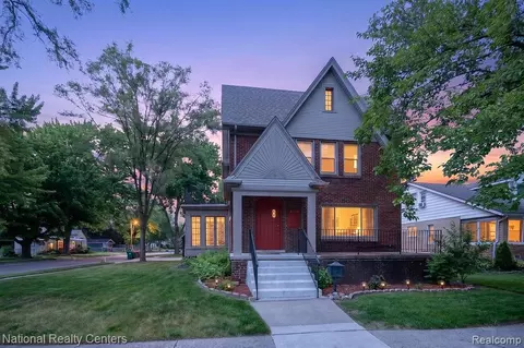 15105 Maplewood Ave, Eastpointe, MI 48021