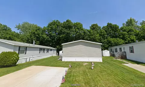 4229 Hillary Crk, Burton, MI 48519