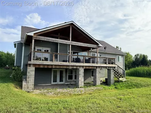 2543 Greenwood Rd, Lapeer, MI 48446