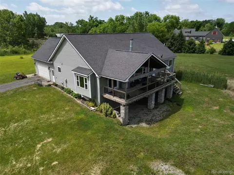 2543 Greenwood Rd, Lapeer, MI 48446