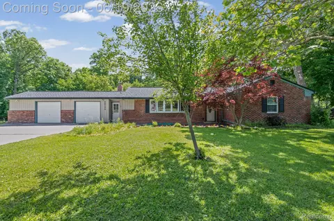 28134 Wildwood Trl, Farmington Hills, MI 48336