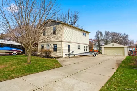 37886 Sunnybrook St, Harrison, MI 48045