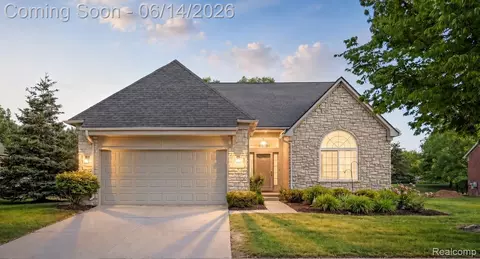 47920 Vistas Circle Dr N, Canton, MI 48188