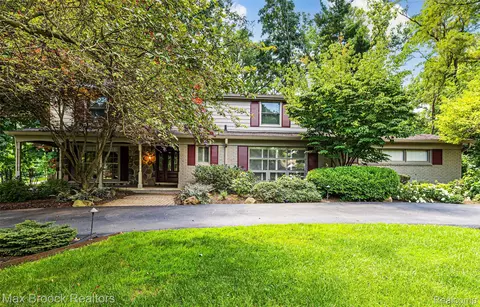25933 Hersheyvale Dr, Franklin, MI 48025