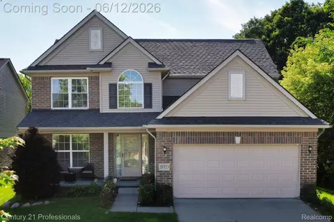 28323 Oakmonte Cir, Lyon, MI 48165