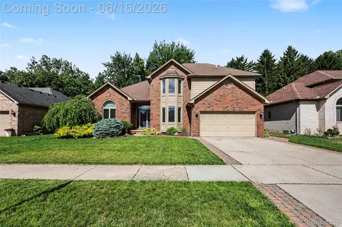 49033 Deerfield Park, Macomb, MI 48044