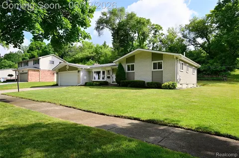 24136 Twin Valley Ct, Farmington, MI 48336