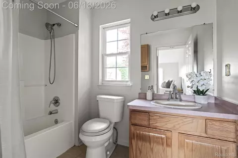 Bath - 8249 Clocktower Ct, Romulus, MI 48174 photo 1 of 4