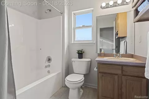 Bath - 8249 Clocktower Ct, Romulus, MI 48174 photo 3 of 4
