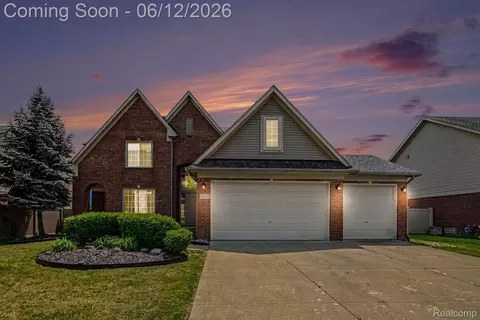 19137 Uroda St, Brownstown, MI 48173