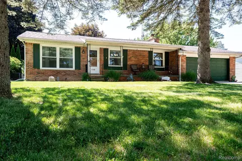 4190 Charter Oak Dr, Flint, MI 48507