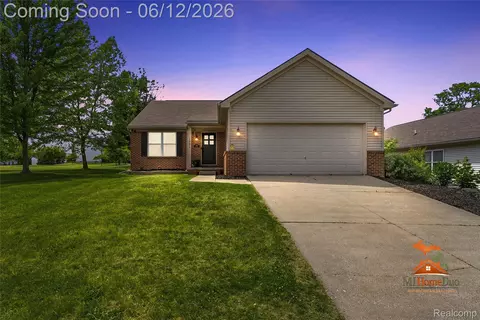 1501 Vanderbilt Dr, Flint, MI 48503