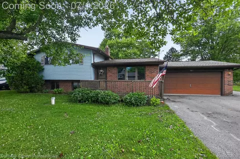 5410 Mancelona Dr, Grand Blanc, MI 48439