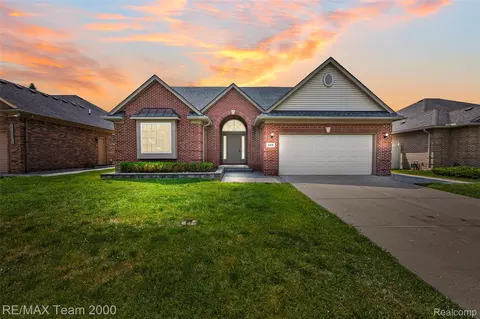 288 Red Mill Dr, Inkster, MI 48141