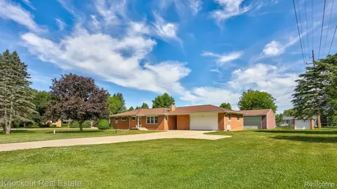 5992 Dubois Rd, Vassar, MI 48768