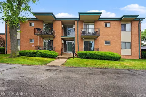 1968 Axtell Dr #3, Troy, MI 48084