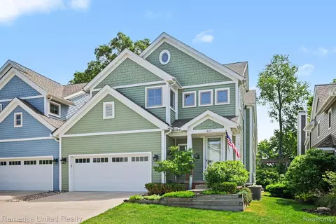 307 River Wood Trl #2, Milford, MI 48381