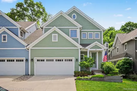 307 River Wood Trl S #2, Milford, MI 48381