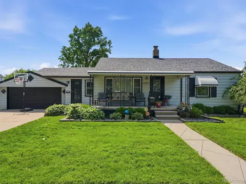 27921 Larchmont St, Saint Clair Shores, MI 48081