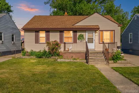 26351 Blumfield St, Roseville, MI 48066