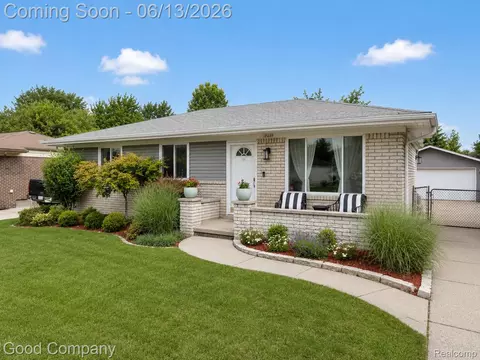 18489 Matthew Dr, Clinton Township, MI 48035