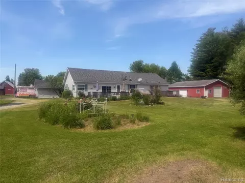 5716 Falkenbury Rd, Deerfield, MI 48461