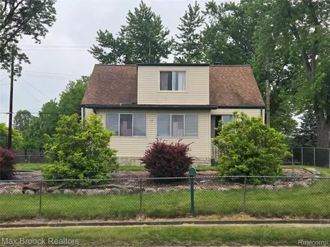 67 W Columbia Ave, Pontiac, MI 48340